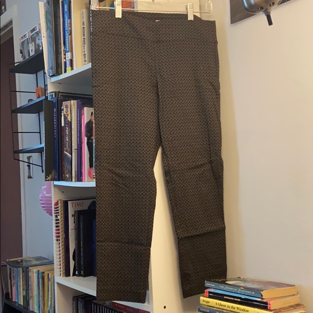 Houndstooth Pull on capri pants